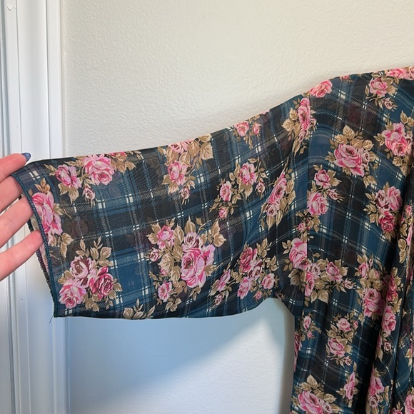 EUC- LulaRoe Shirley -Size Small Kimono w/Angel sleeves. Navy Plaid w/ Floral - Picture 3 of 6